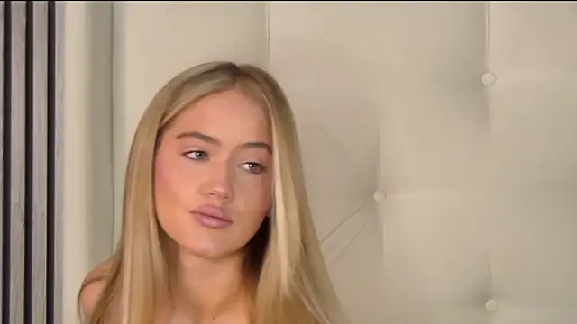 Snapshot of ur_wet_dreams chatting on 03-20-25, 07:14 ur wet dreams online show from 03-20-25, 07:14