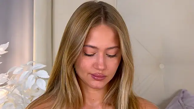 Snapshot of ur_wet_dreams chatting on 09-28-25, 01:27 ur wet dreams online show from 09-28-25, 01:27