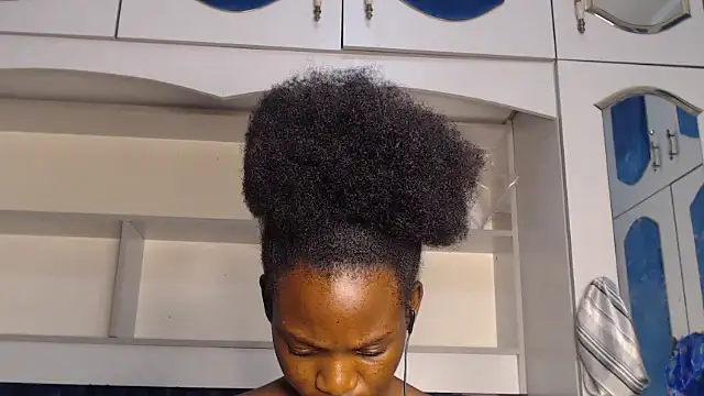 Snapshot of YoungDiva69 chatting on 02-22-25, 09:04 YoungDiva69 online show from 02-22-25, 09:04