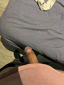 yannusgir33 online show from 04-22-26, 09:44