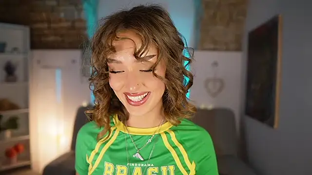 Clara Nia online show from 02-05-25, 07:31