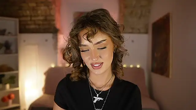 Clara Nia online show from 02-22-25, 07:47