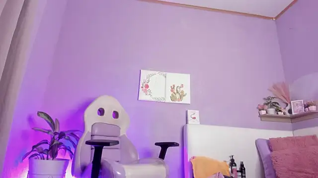 Rossi Mariana online show from 10-13-25, 12:27