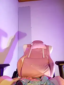 Snapshot of -Nicol chatting on 02-08-25, 10:18 -Nicol online show from 02-08-25, 10:18