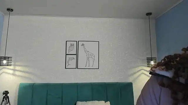 Snapshot of ninna_curly chatting on 04-29-26, 04:05 ninna curly online show from 04-29-26, 04:05