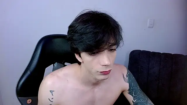 Snapshot of H3ll_B0I chatting on 06-13-26, 04:10 H3ll B0I online show from 06-13-26, 04:10