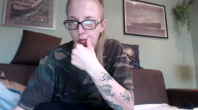 Snapshot of Astrid-Gilbert chatting on 02-26-25, 08:59 Astrid-Gilbert online show from 02-26-25, 08:59