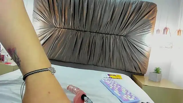 zoe taylorr1 online show from 03-02-25, 07:21