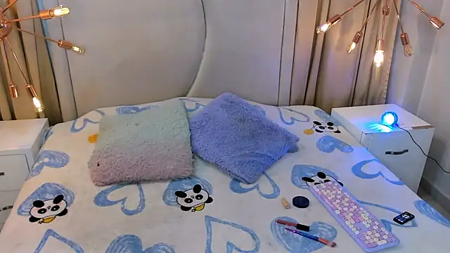 zoe taylorr1 online show from 12-02-25, 11:37