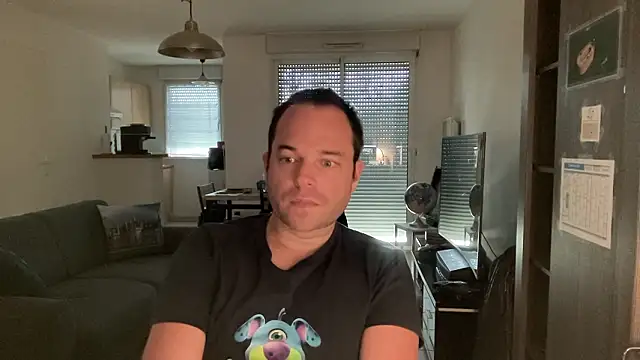 Snapshot of Funnyjul31 chatting on 02-01-26, 01:42 Funnyjul31 online show from 02-01-26, 01:42