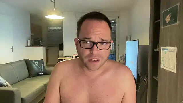 Snapshot of Funnyjul31 chatting on 02-23-26, 05:43 Funnyjul31 online show from 02-23-26, 05:43