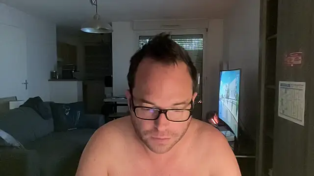 Snapshot of Funnyjul31 chatting on 05-08-26, 10:53 Funnyjul31 online show from 05-08-26, 10:53