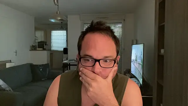 Snapshot of Funnyjul31 chatting on 05-18-26, 11:05 Funnyjul31 online show from 05-18-26, 11:05
