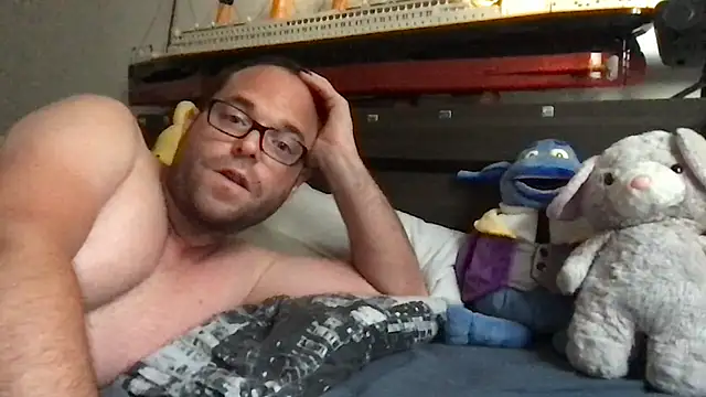 Snapshot of Funnyjul31 chatting on 05-29-26, 06:50 Funnyjul31 online show from 05-29-26, 06:50