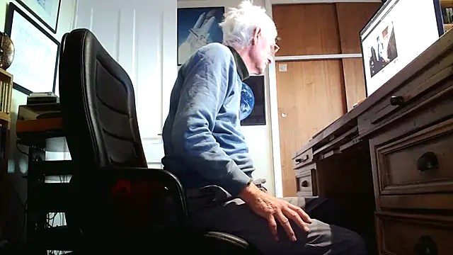 Snapshot of bigears chatting on 02-25-26, 04:05 bigears online show from 02-25-26, 04:05