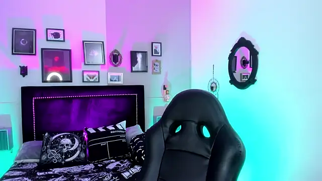 Snapshot of IsisRaichuu_ chatting on 09-24-25, 08:23 IsisRaichuu online show from 09-24-25, 08:23