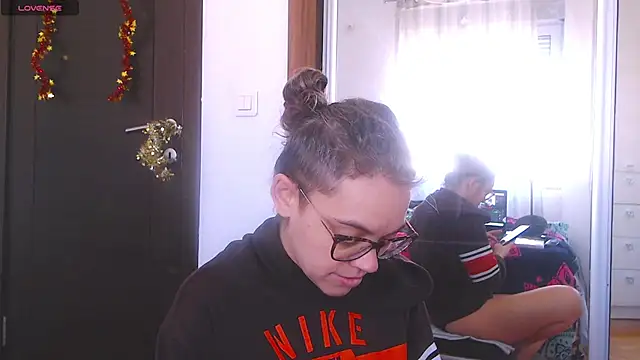 Snapshot of Ju-Hot chatting on 02-19-25, 01:39 Ju-Hot online show from 02-19-25, 01:39