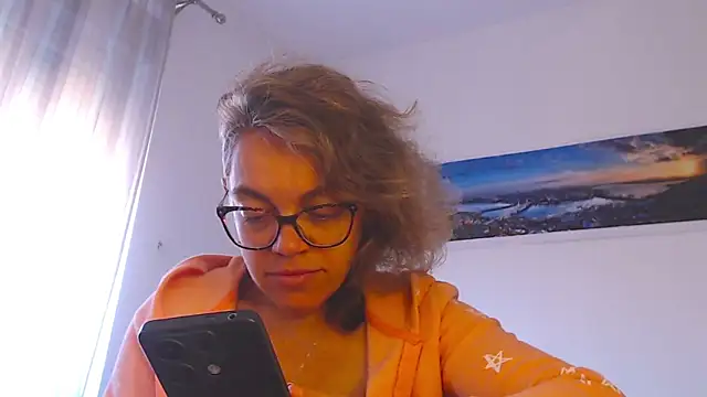 Snapshot of Ju-Hot chatting on 10-14-25, 03:02 Ju-Hot online show from 10-14-25, 03:02