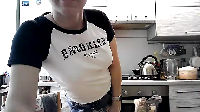 Snapshot of Misssweet_s chatting on 02-05-25, 06:35 Misssweet s online show from 02-05-25, 06:35