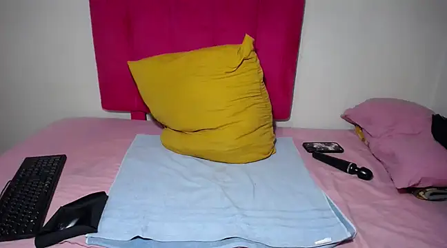 Snapshot of Mywife777 chatting on 03-20-25, 07:47 Mywife777 online show from 03-20-25, 07:47