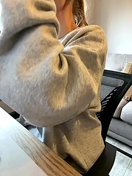 Snapshot of Phoebe_Lily chatting on 12-16-25, 10:53 Phoebe Lily online show from 12-16-25, 10:53