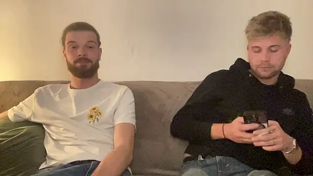 Snapshot of Kiffwahn chatting on 10-13-25, 06:41 Kiffwahn online show from 10-13-25, 06:41