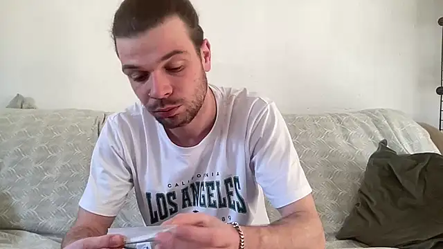 Snapshot of Kiffwahn chatting on 03-22-26, 09:13 Kiffwahn online show from 03-22-26, 09:13