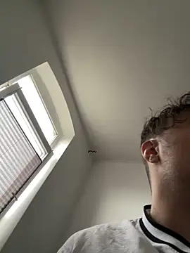 Snapshot of Mo_2003 chatting on 01-27-25, 01:09 Mo 2003 online show from 01-27-25, 01:09