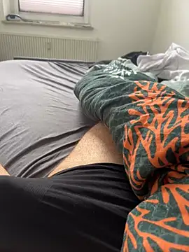 Snapshot of Mo_2003 chatting on 01-31-25, 12:18 Mo 2003 online show from 01-31-25, 12:18