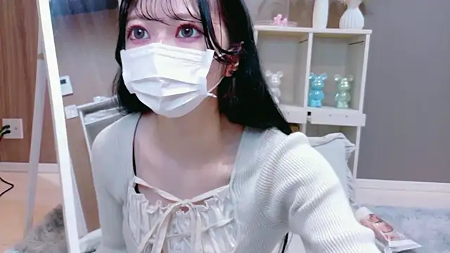 Snapshot of Megu-mimi chatting on 04-11-26, 06:51 Megu-mimi online show from 04-11-26, 06:51