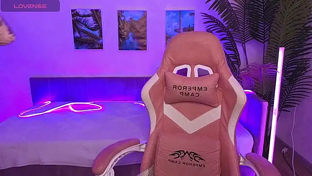 Maya Light online show from 10-18-25, 08:04