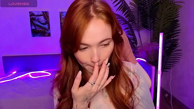 Maya Light online show from 10-19-25, 02:12