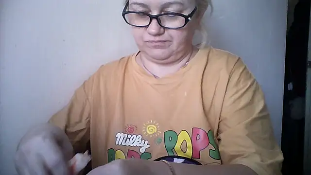 Snapshot of Mayya4321 chatting on 10-25-25, 08:22 Mayya4321 online show from 10-25-25, 08:22