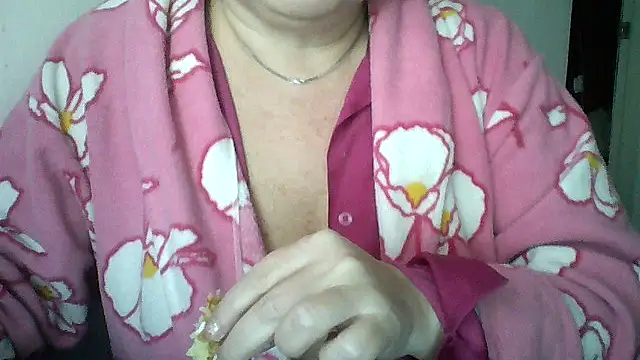 Snapshot of Mayya4321 chatting on 11-18-25, 10:20 Mayya4321 online show from 11-18-25, 10:20