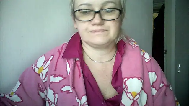 Snapshot of Mayya4321 chatting on 11-22-25, 08:02 Mayya4321 online show from 11-22-25, 08:02