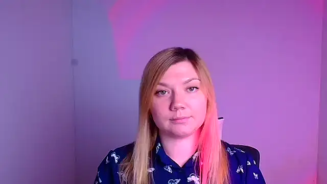 Snapshot of Lola_moree chatting on 02-07-25, 12:28 Lola moree online show from 02-07-25, 12:28