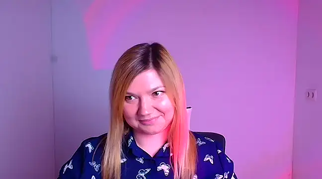 Snapshot of Lola_moree chatting on 02-07-25, 03:30 Lola moree online show from 02-07-25, 03:30