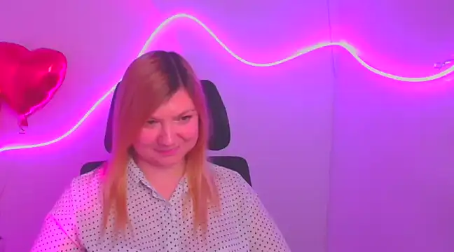 Snapshot of Lola_moree chatting on 02-21-25, 04:05 Lola moree online show from 02-21-25, 04:05