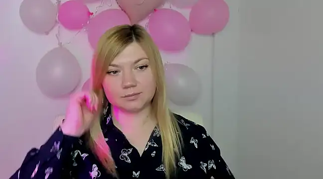 Snapshot of Lola_moree chatting on 03-09-25, 12:20 Lola moree online show from 03-09-25, 12:20