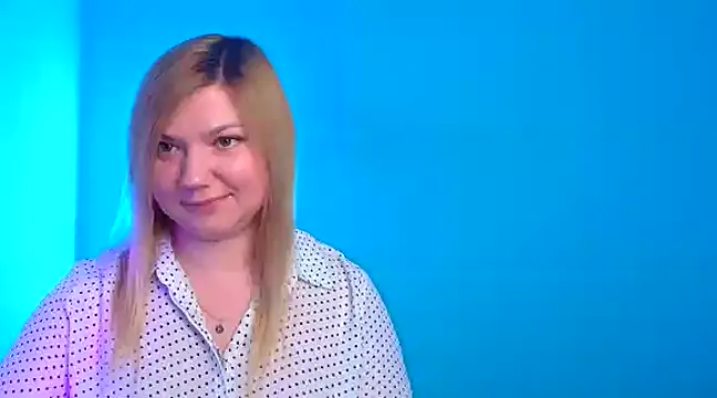 Snapshot of Lola_moree chatting on 03-15-25, 03:48 Lola moree online show from 03-15-25, 03:48