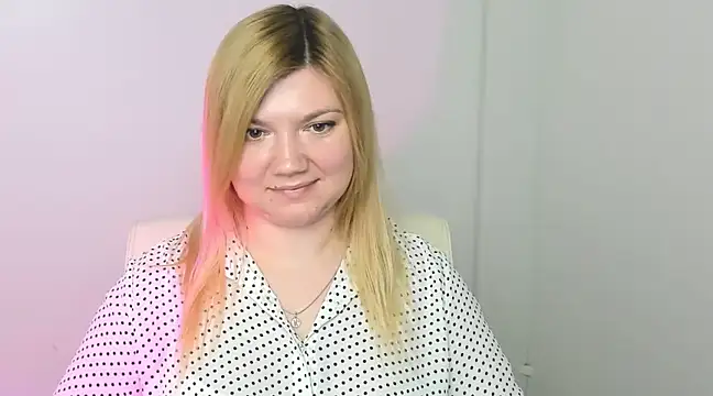 Snapshot of Lola_moree chatting on 03-19-25, 03:29 Lola moree online show from 03-19-25, 03:29