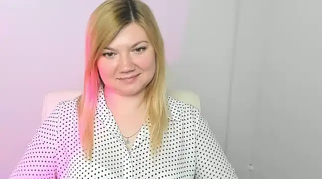 Snapshot of Lola_moree chatting on 03-20-25, 03:47 Lola moree online show from 03-20-25, 03:47