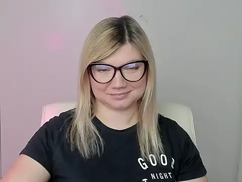 Snapshot of Lola_moree chatting on 10-03-25, 11:51 Lola moree online show from 10-03-25, 11:51