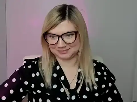 Snapshot of Lola_moree chatting on 10-10-25, 05:45 Lola moree online show from 10-10-25, 05:45