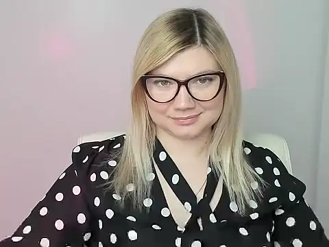 Snapshot of Lola_moree chatting on 11-03-25, 01:12 Lola moree online show from 11-03-25, 01:12