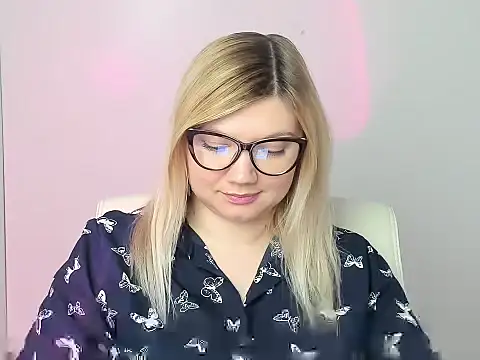 Snapshot of Lola_moree chatting on 11-10-25, 12:59 Lola moree online show from 11-10-25, 12:59