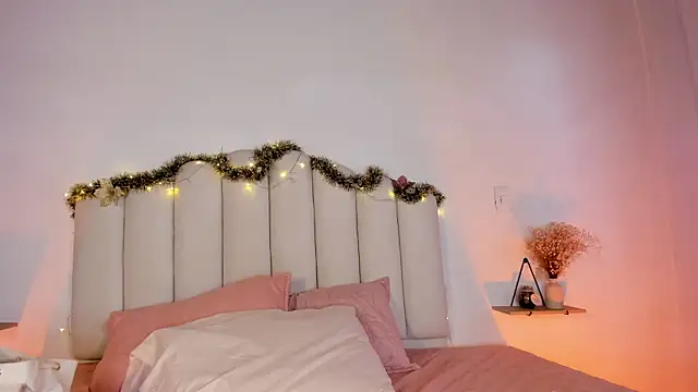 Zaira Rose  online show from 12-20-25, 01:18