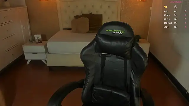 Hadley  online show from 11-26-25, 03:29