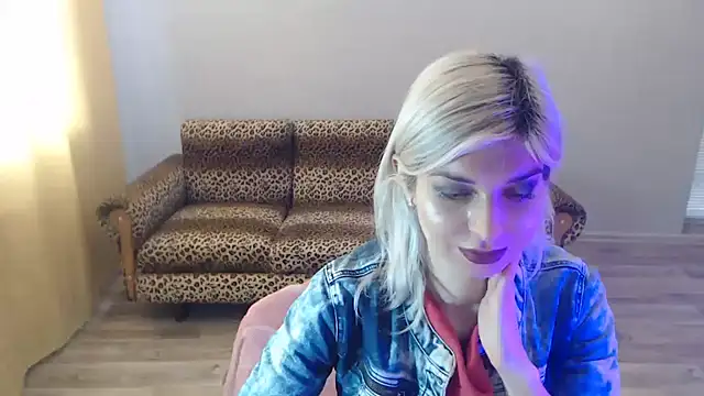 Snapshot of SexyBeatriice chatting on 01-31-25, 10:10 SexyBeatriice online show from 01-31-25, 10:10