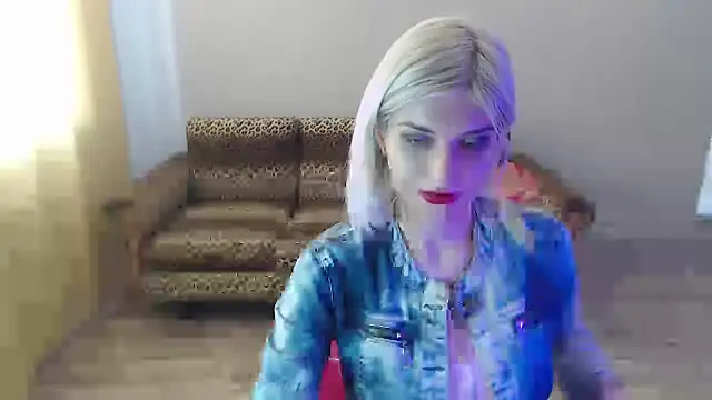 Snapshot of SexyBeatriice chatting on 02-13-25, 11:06 SexyBeatriice online show from 02-13-25, 11:06